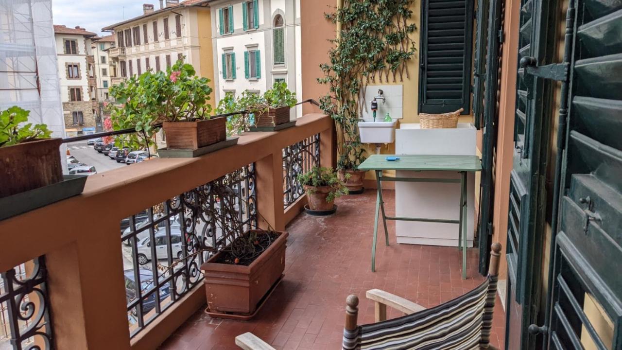 Double Bedroom In Beautiful 30'S Style Apartment ฟลอเรนซ์ ภายนอก รูปภาพ
