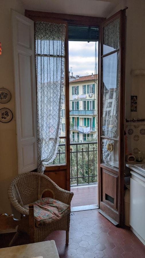 Double Bedroom In Beautiful 30'S Style Apartment ฟลอเรนซ์ ภายนอก รูปภาพ