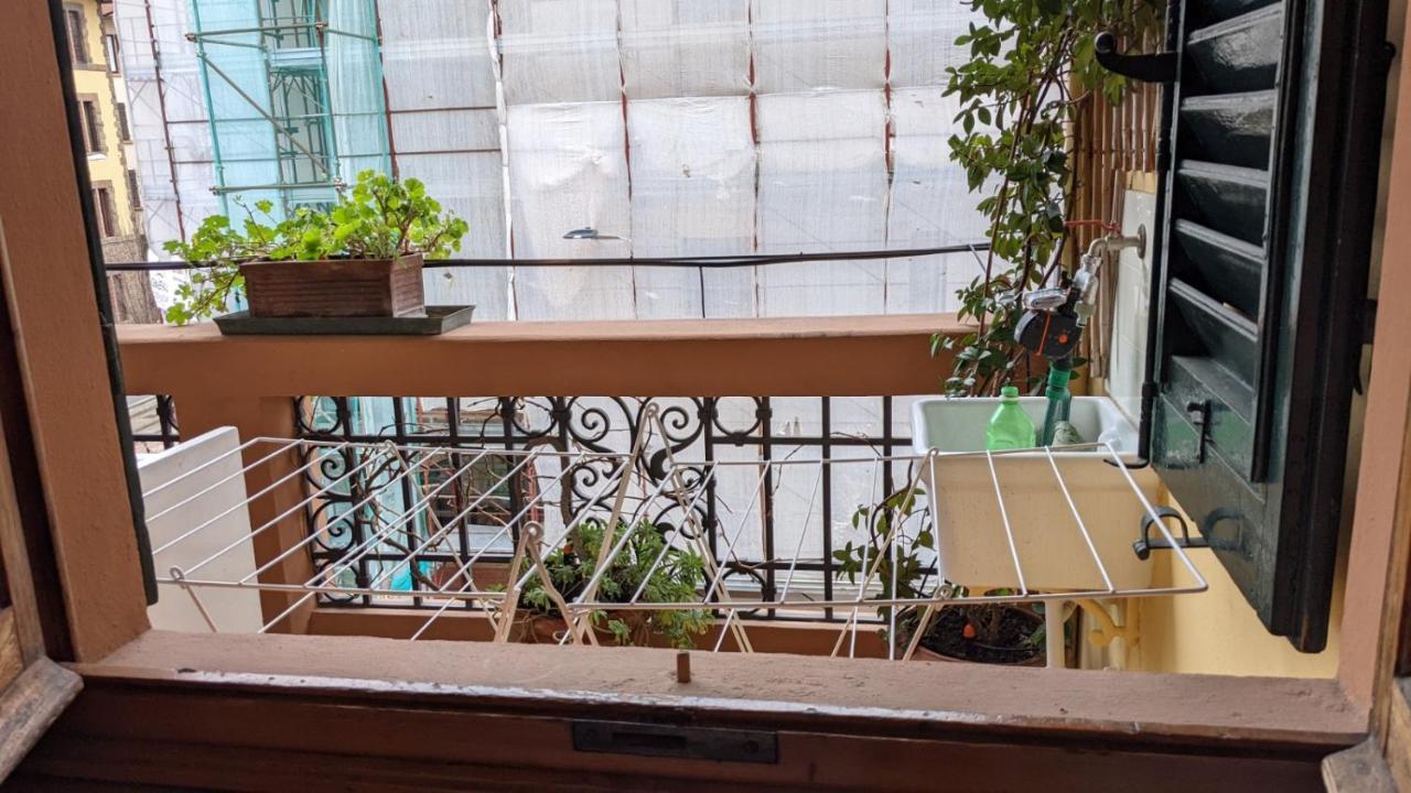 Double Bedroom In Beautiful 30'S Style Apartment ฟลอเรนซ์ ภายนอก รูปภาพ