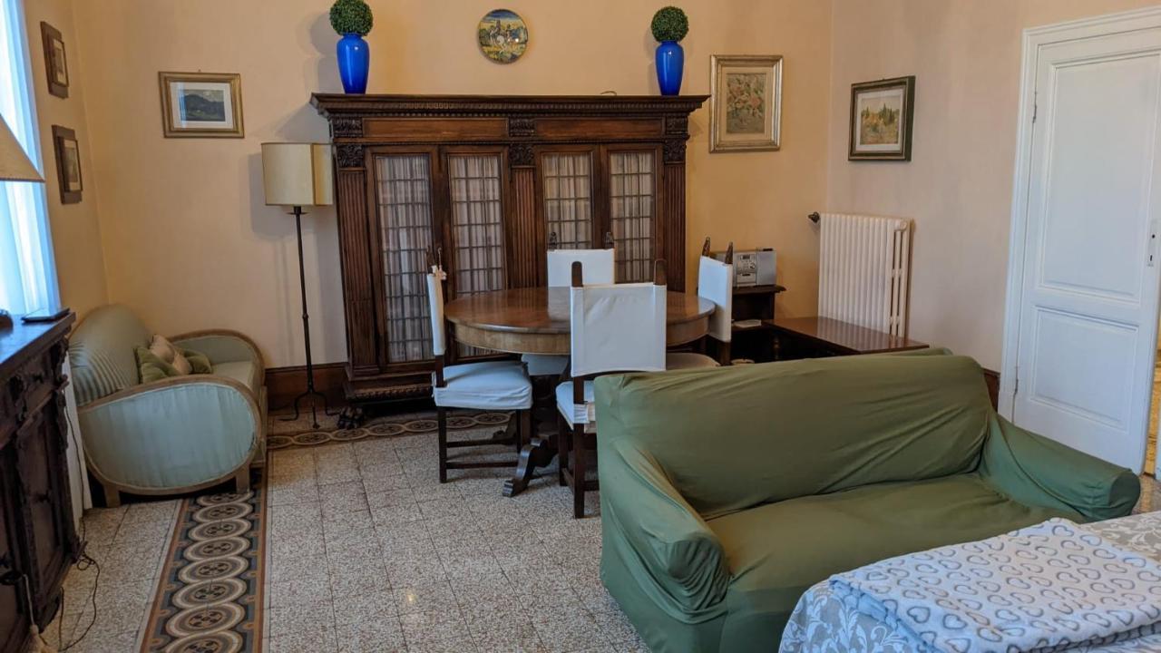 Double Bedroom In Beautiful 30'S Style Apartment ฟลอเรนซ์ ภายนอก รูปภาพ